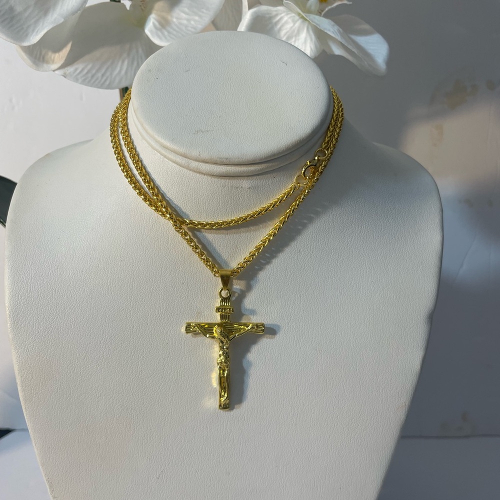CROSS STATEMENT NECKLACE - Picture 2 of 7